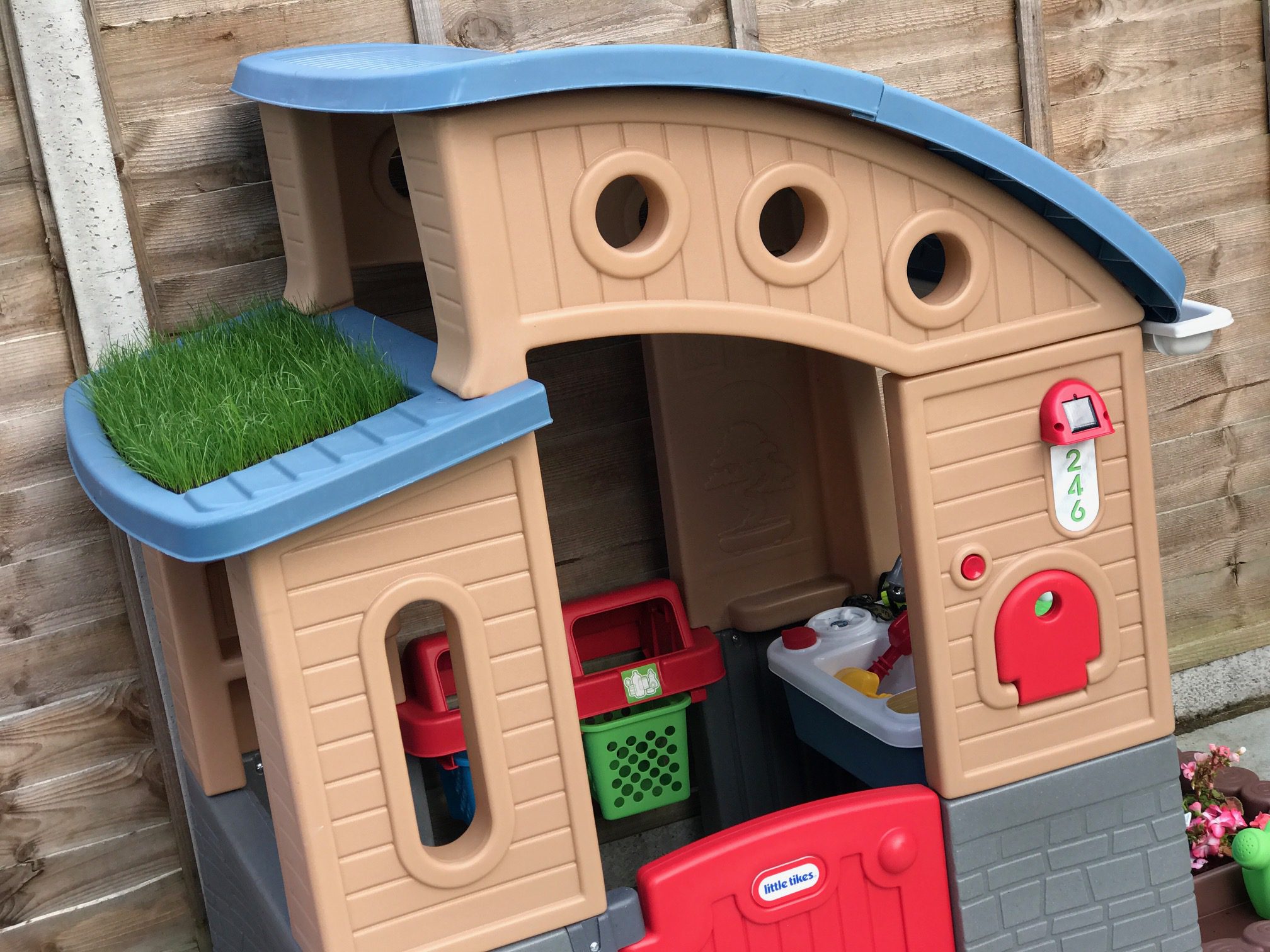 REVIEW – Little Tikes Go Green Playhouse