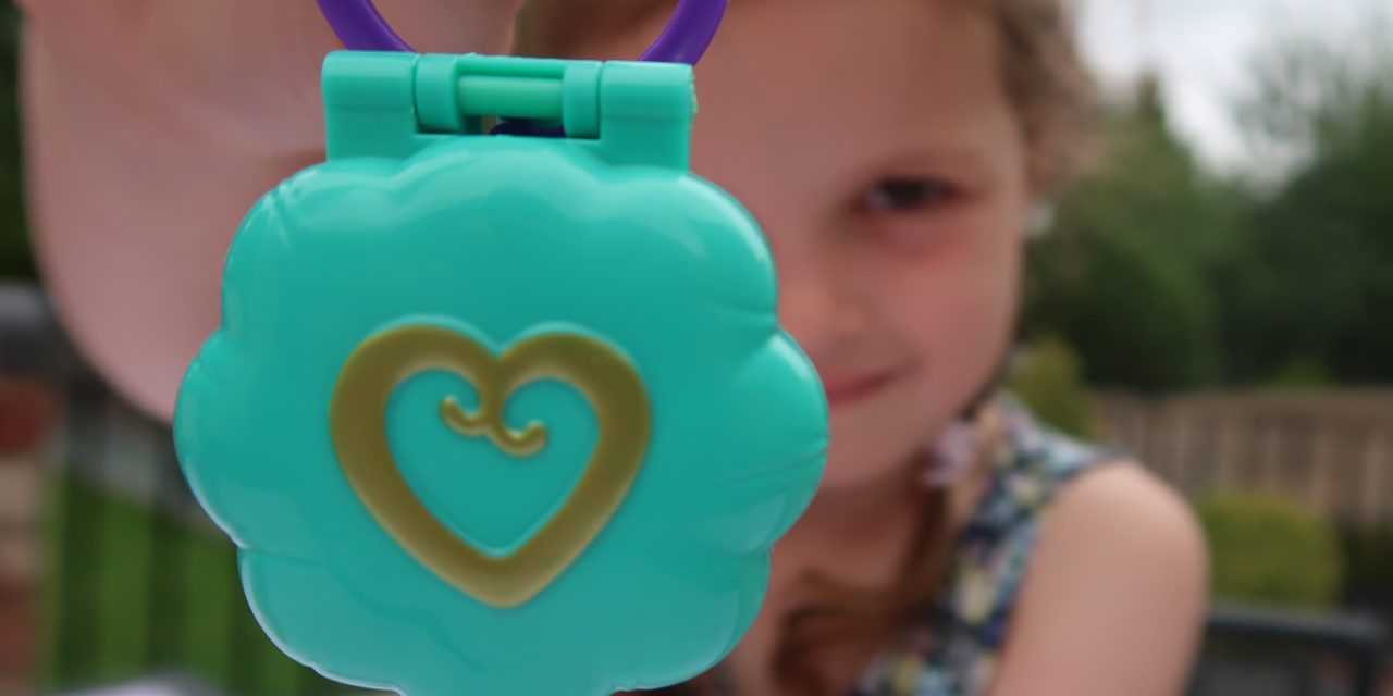 REVIEW & GIVEAWAY- *NEW* Polly Pocket Mini Compacts