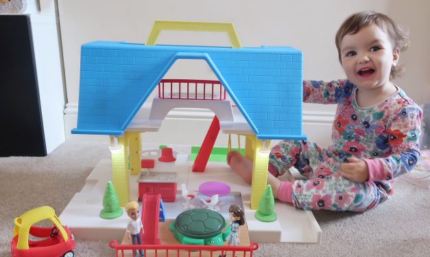 REVIEW – Little Tikes Tikes Place Play House