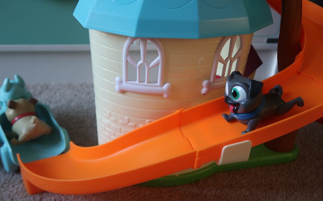 REVIEW – Puppy Dog Pals Doghouse Playset