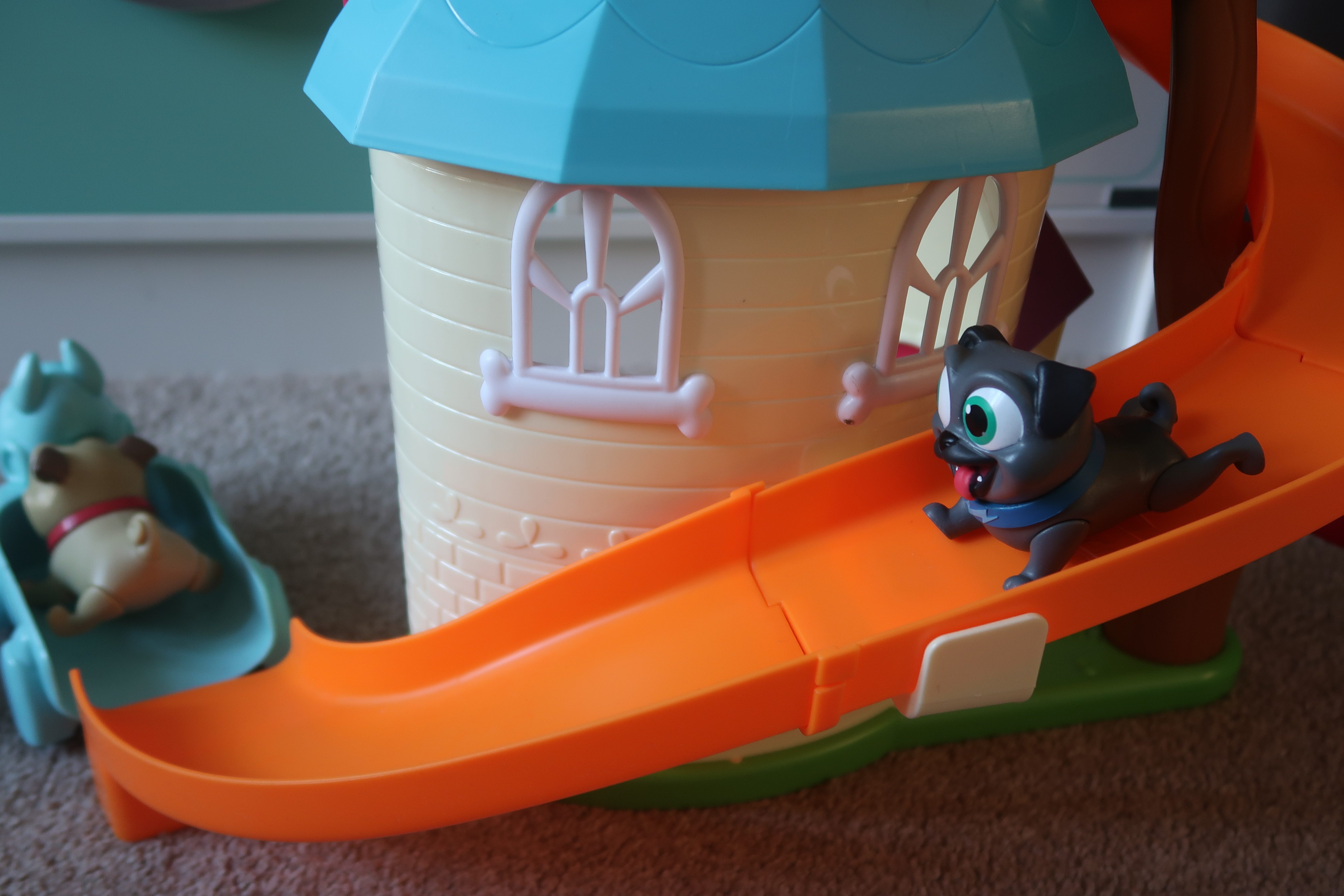REVIEW – Puppy Dog Pals Doghouse Playset