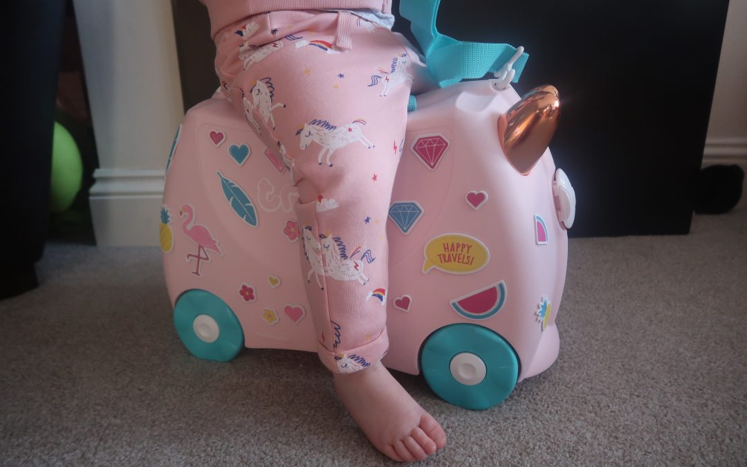 REVIEW & GIVEAWAY – Flossi The Flamingo Trunki Suitcase