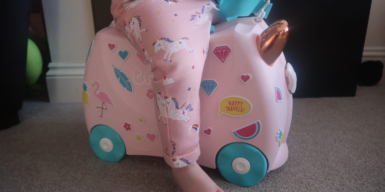 REVIEW & GIVEAWAY – Flossi The Flamingo Trunki Suitcase