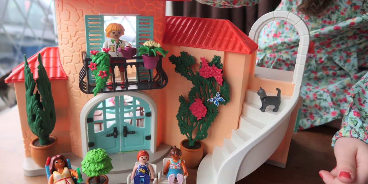 REVIEW – Playmobil Summer Villa 9420