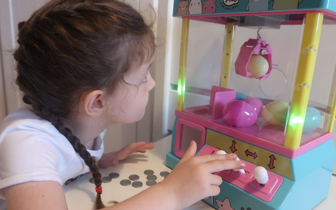 REVIEW – Moj Moj Claw Machine / Surprise Egg Grabber