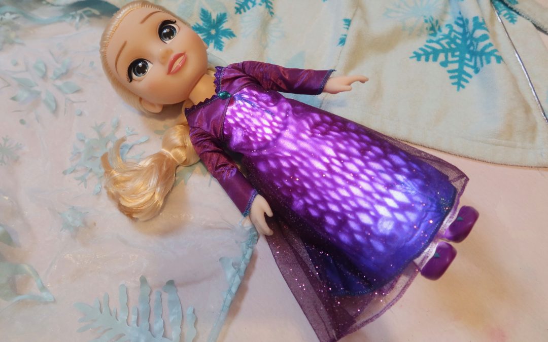 REVIEW -“Into the Unknown” Frozen 2 Singing Elsa Doll