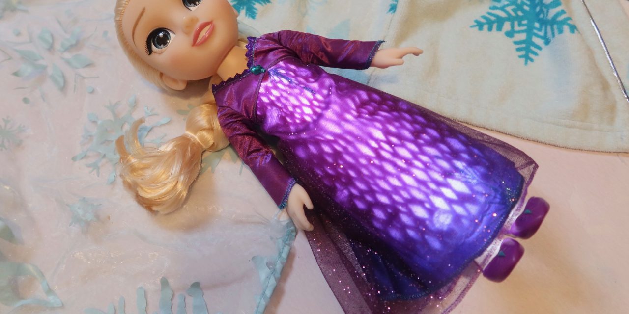 REVIEW -“Into the Unknown” Frozen 2 Singing Elsa Doll