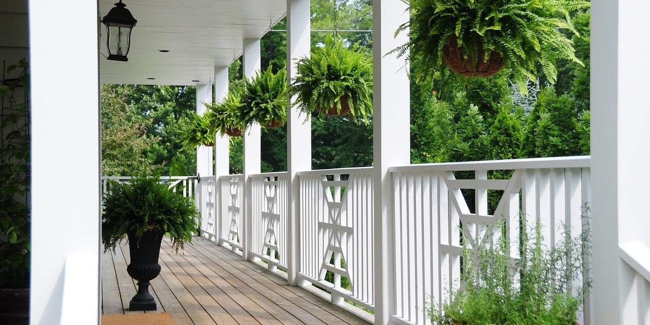 Why You Should Choose To Install A Veranda Instead Of A Conservatory