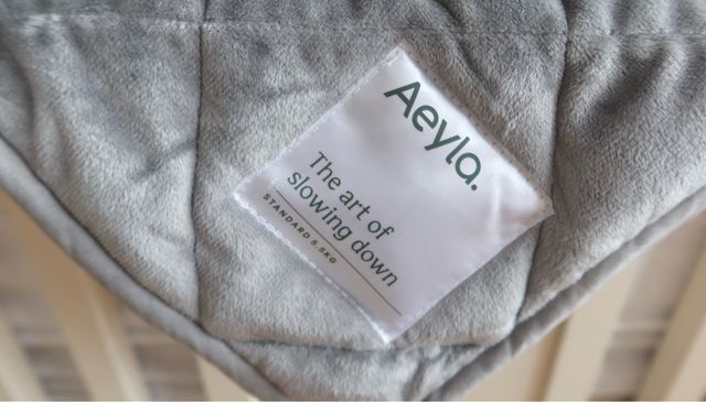 Mela Weighted Blanket Review (Aeyla)