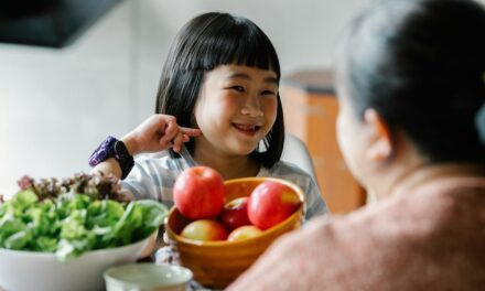 Simple ways that parents can keep updated about food safety